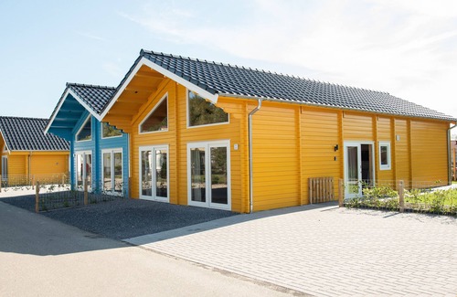 Sint-Annaland Ski Chalet | Luxury semi-detached chalets near the water.