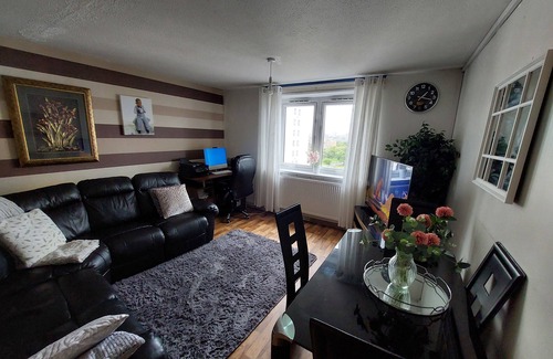 Salford Apartment | Luxury Serviced Apartment Close to Manchester City Centre and Old Trafford.
