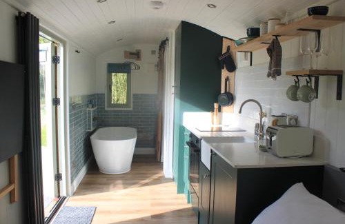Stillingfleet Other | Luxury Shepherds hut - The Foxglove by the Lake