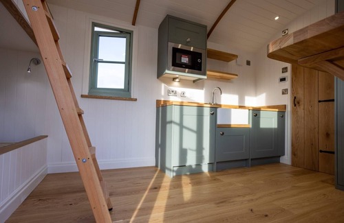 Cowbridge Cabin | Luxury Shepherds Hut Near Glamorgan Coast