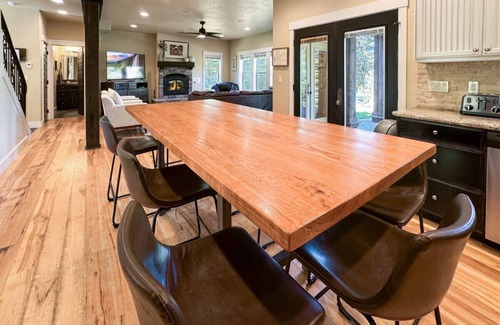 Donnelly Cabin | Luxury Shoreline Cabin Overlooking Lake Cascade