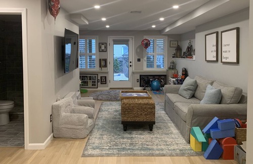 Thompson Square - Bunker Hill House | Luxury single family home