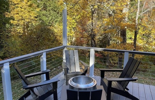 West Dover Ski Chalet | Luxury Ski Chalet w/hot tub - Across from Hermitage Club Entrance