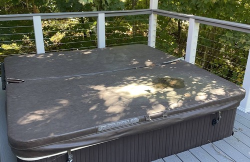 West Dover Ski Chalet | Luxury Ski Chalet w/hot tub - Across from Hermitage Club Entrance