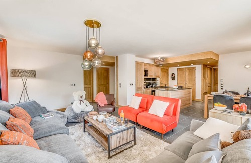 Les Boisses Apartment | Luxury Ski-In/Ski-Out Apartment with Balcony, Pool, and Spa in Tignes