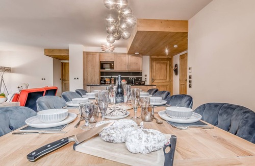 Les Boisses Apartment | Luxury Ski-In/Ski-Out Apartment with Balcony, Pool, and Spa in Tignes