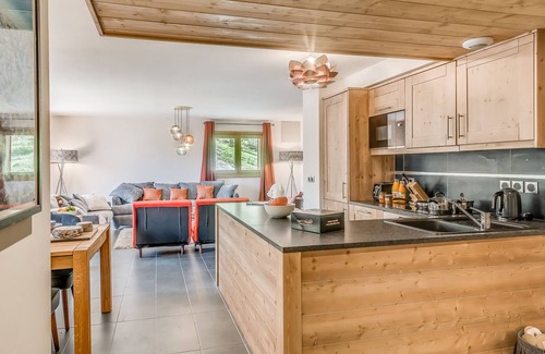 Les Boisses Apartment | Luxury Ski-In/Ski-Out Apartment with Balcony, Pool, and Spa in Tignes