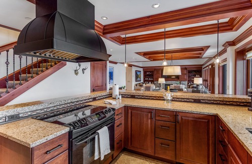 Vail Ski Chalet | Luxury ski-in/ski-out condo w/fireplace, fast WiFi, shared pool/hot tub/laundry