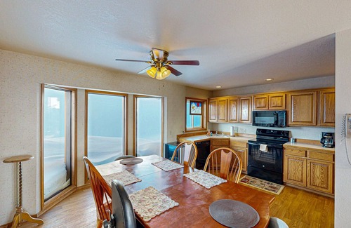 Sandpoint Condo | Luxury Ski-In/Ski-Out Home with Incredible Lake and Mountain Views and Free WiFi