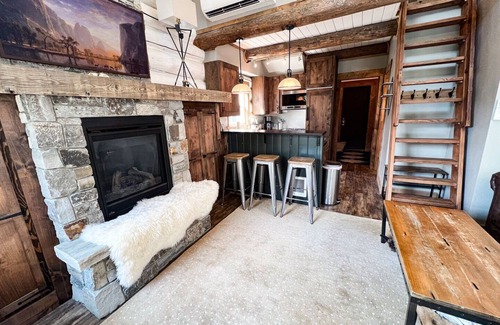 Whitefish Cabin | Luxury Ski In/Ski Out Log Cabin w/Private Hot Tub. Sleeps 6!