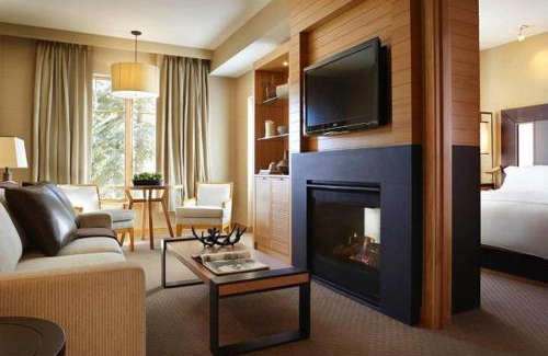 Snowmass Village Apartment | Luxury Ski-Inski-Out 1 Bedroom Residence In The Snowmass Base Village