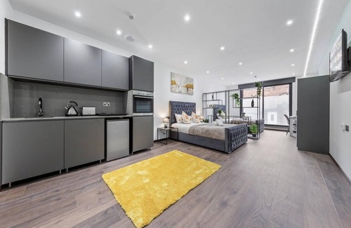 Golders Green Apartment | Luxury Sleeps 4 Studio Flat