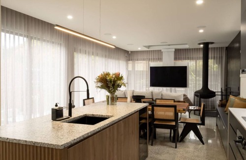 Seddon House | Luxury Smart Home Stay in Seddon w/Private Pool