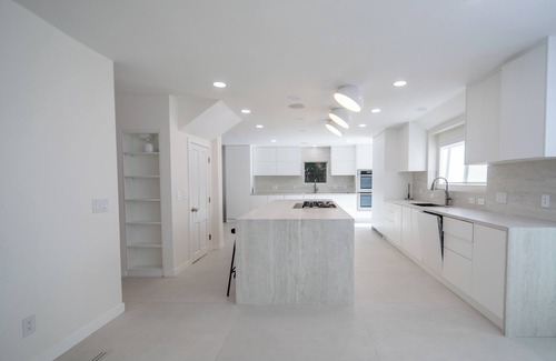 Beverlywood Villa | Luxury Smart Villa w/Heated Pool, Steam Sauna & Guest House Near Beverly Hills