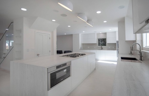 Beverlywood Villa | Luxury Smart Villa w/Heated Pool, Steam Sauna & Guest House Near Beverly Hills
