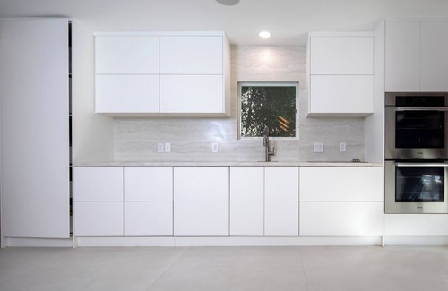 Beverlywood Villa | Luxury Smart Villa w/Heated Pool, Steam Sauna & Guest House Near Beverly Hills