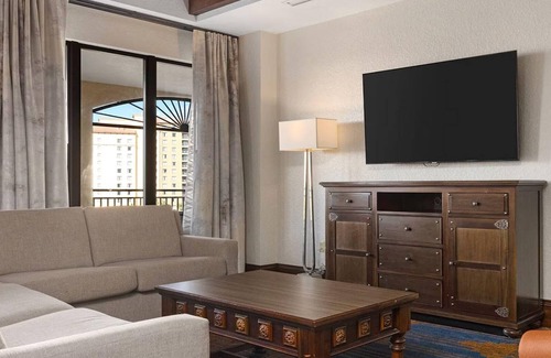 Lake Buena Vista Resort | Luxury, Space, and Non-Stop Fun Near Disney World- Wyn. Bonnet Creek- 4 Bd. Pres