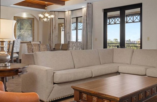 Lake Buena Vista Resort | Luxury, Space, and Non-Stop Fun Near Disney World- Wyn. Bonnet Creek- 4 Bd. Pres