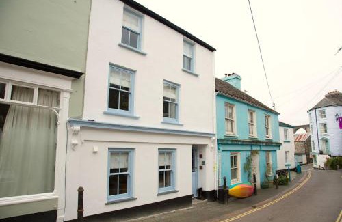 Calstock House | Luxury Spacious Cottage with River Views