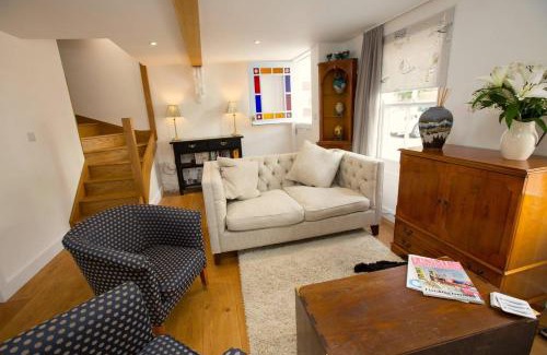 Calstock House | Luxury Spacious Cottage with River Views