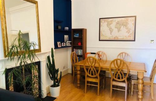 Ealing Apartment | luxury spacious London Apartment on Mattock Lane