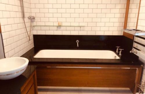 Ealing Apartment | luxury spacious London Apartment on Mattock Lane