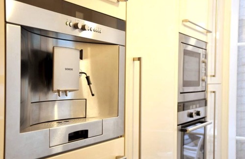 Saint Seurin - Fondaudege Apartment | Luxury, spacious, patio, near public gardens
