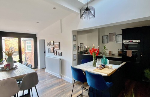 Grantham House | Luxury spacious renovated townhouse in town centre