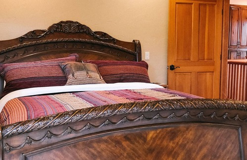 Templeton Villa | LUXURY SPRING CREEK VILLA❤️ PASO ROBLES Wineries, Beaches, Oaks, Hot Tub, Peace!