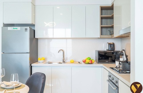 Madinat Zayed Apartment | Luxury Stay by Dubai Mall & Burj