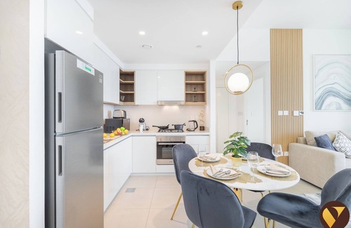 Madinat Zayed Apartment | Luxury Stay by Dubai Mall & Burj