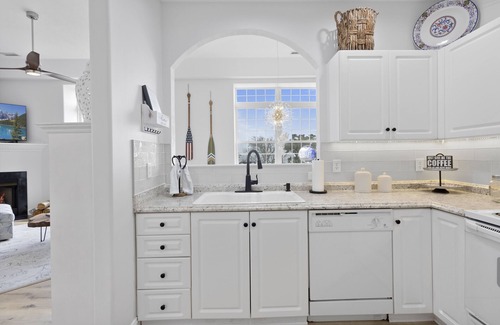 Swansboro Condo | Luxury Stay- Downtown Swansboro with River Views!