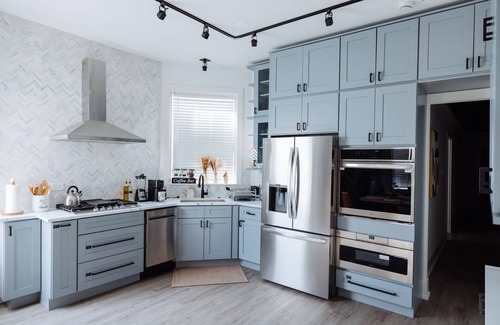 Woodlawn Condo | Luxury Stay on UChicago Campus 11 min walk to hospitals