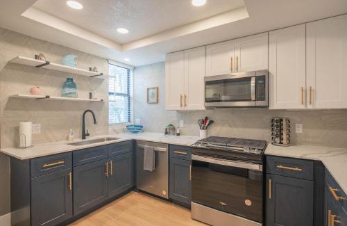 Kierland Apartment | Luxury Stay with Workspace & Private Pool N268