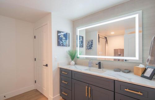 Kierland Apartment | Luxury Stay with Workspace & Private Pool N268