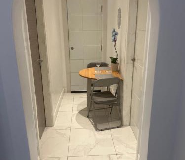Elmers End Bed & Breakfast | Luxury studio apartment, Beckenham