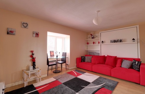 London Borough of Ealing Apartment | Luxury Studio Apartment