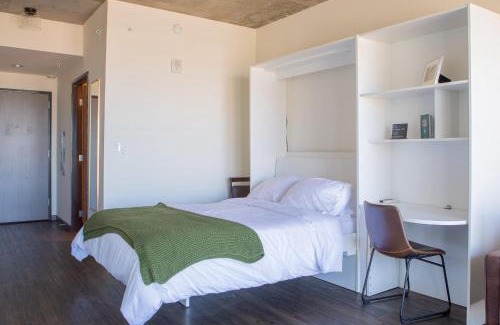 Lower East Side Apartment | Luxury Studio Apt Near Brady St with Balcony and Lake View
