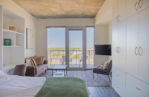 Lower East Side Apartment | Luxury Studio Apt Near Brady St with Balcony and Lake View