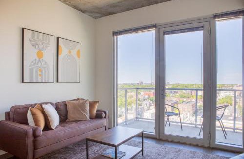 Lower East Side Apartment | Luxury Studio Apt Near Brady St with Balcony and Lake View