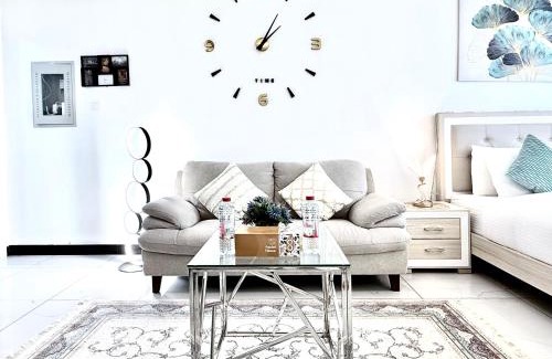 Madinat Zayed Apartment | Luxury Studio Getaway in Crystal Residence JVC