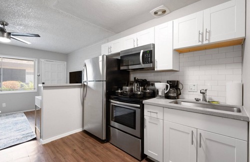 Peaceful Valley Apartment | Luxury Studio Oldtown Scottsdale Free Parking