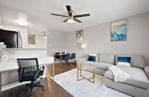 Peaceful Valley Apartment | Luxury Studio Oldtown Scottsdale Free Parking