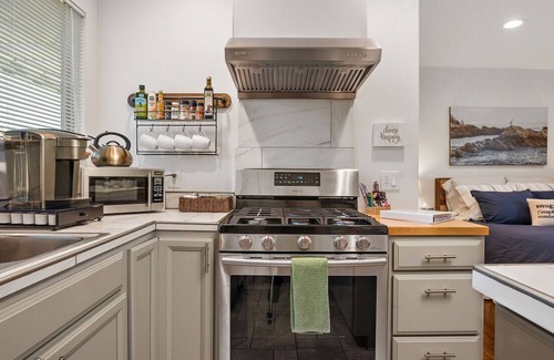 Baywood-Los Osos House | Luxury Studio Retreat | Private Patio & Kitchen