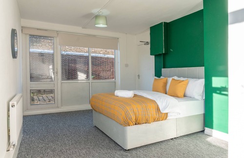 Southgate Apartment | Luxury Studio, Southgate Station