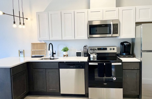 Elizabeth Apartment | Luxury Studio Suite-mins to NYC,EWR,PRU, NJPAC,Dwntwn Newark,MetLife