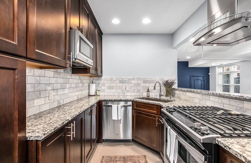 Brush Park Condo | Luxury Studio w/Garage in Brush Park! Walk to all Stadiums & the DMC