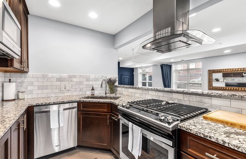 Brush Park Condo | Luxury Studio w/Garage in Brush Park! Walk to all Stadiums & the DMC