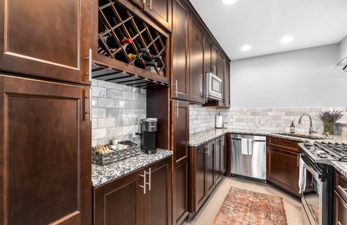 Brush Park Condo | Luxury Studio w/Garage in Brush Park! Walk to all Stadiums & the DMC