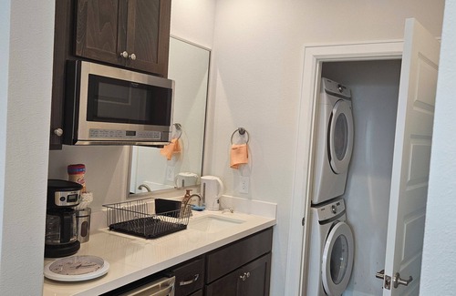 South Main Apartment | Luxury studio with AC, WiFi in wonderful Houston